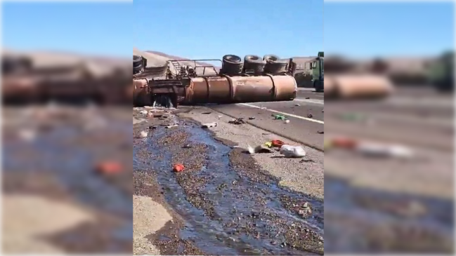   Conductor muere tras volcar su camión con ácido sulfúrico en Antofagasta 